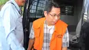 Direktur CV Tri Daya Pratama (TDP) Saipul Jamil menjalani pemeriksaan di Gedung KPK, Jakarta, Senin (23/3). Saipul diperiksa terkait dugaan korupsi pelaksanaan tukar guling tanah antara Pemkot Tegal dan pihak swasta tahun 2012. (Liputan6.com/Helmi Afandi)