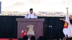 Ketua umum Partai Grindra Prabowo Subianto memberikan pidato politik pada acara Rapimnas dan Apel Kader Partai Gerindra di Hambalang, Kabupaten Bogor, Jawa Barat, Rabu (16/10/2019). Ada empat agenda yang  dilaksanakan dalam Rapimnas tersebut. (Liputan6.com/Herman Zakharia)