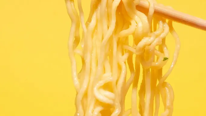 Waspada! Ini Dampak Negatif Terlalu Sering Makan Mi Instan Bagi Perempuan!