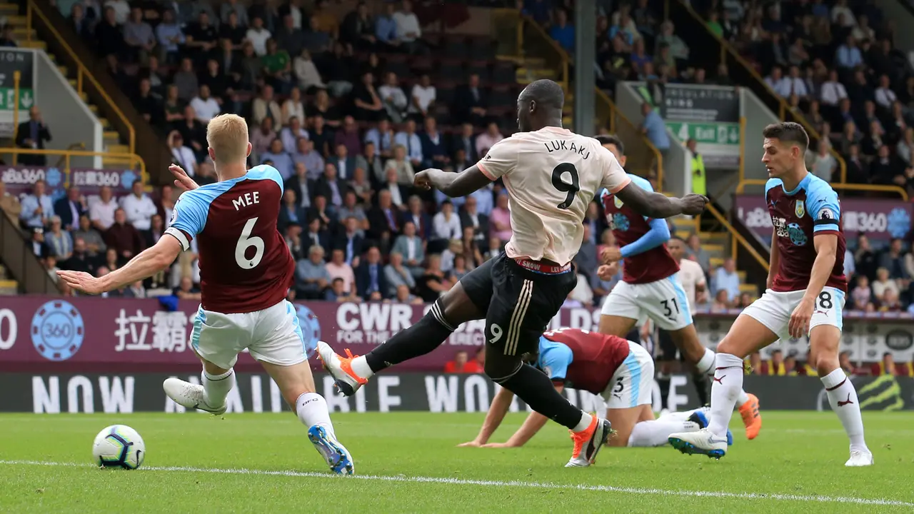 FOTO: Romelu Lukaku 2 Gol, Manchester United Bungkam Burnley
