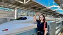 Gaya Femmy Permatasari dengan busana serba hitam ini pun disebut bak ABG. Terlebih, penampilannya tampak awet muda hingga banjir pujian dari netizen. (Liputan6.com/IG/@femmypermatasari)
