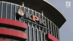 Gubernur Bengkulu Ridwan Mukti tiba di Gedung KPK usai tertangkap operasi tangkap tangan (OTT) oleh Tim Satgas KPK di Bengkulu.