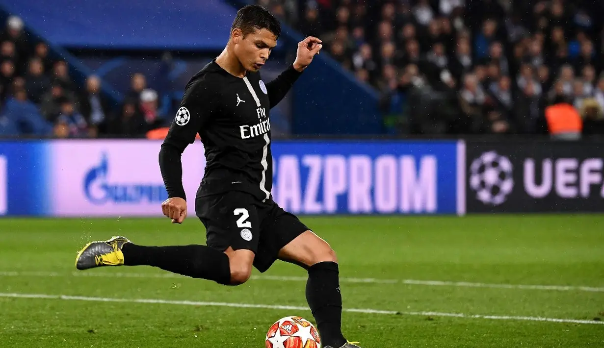 6. Thiago Silva (PSG) - 34 tahun, 10 juta euro (AFP/Francks Fife)