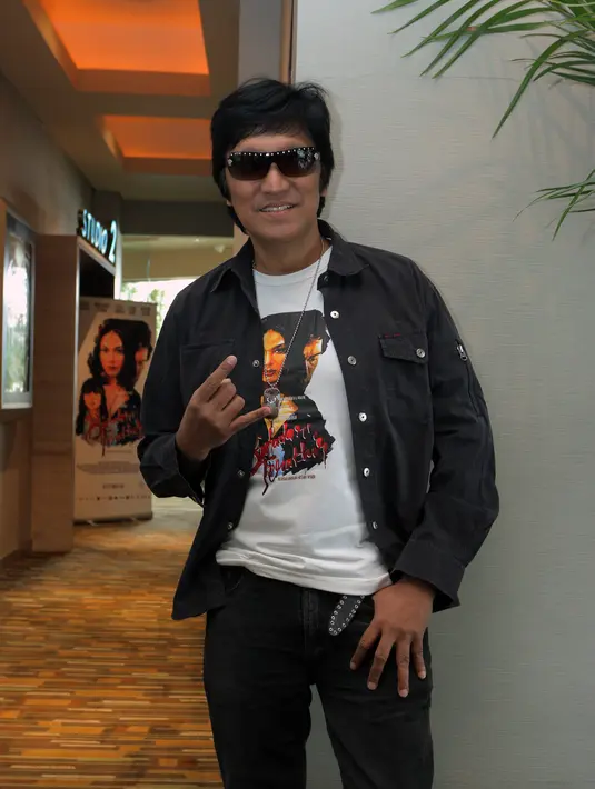 Ditemui saat preskon film ‘Bidadari Terakhir’ di Epicentrum, Kuningan, Jakarta Selatan, Senin (7/9/2015), Ikang berharap para orangtua bisa menjadi sosok panutan tanpa mengorbankan perasaan anak-anaknya. (Wimbarsana/Bintang.com)