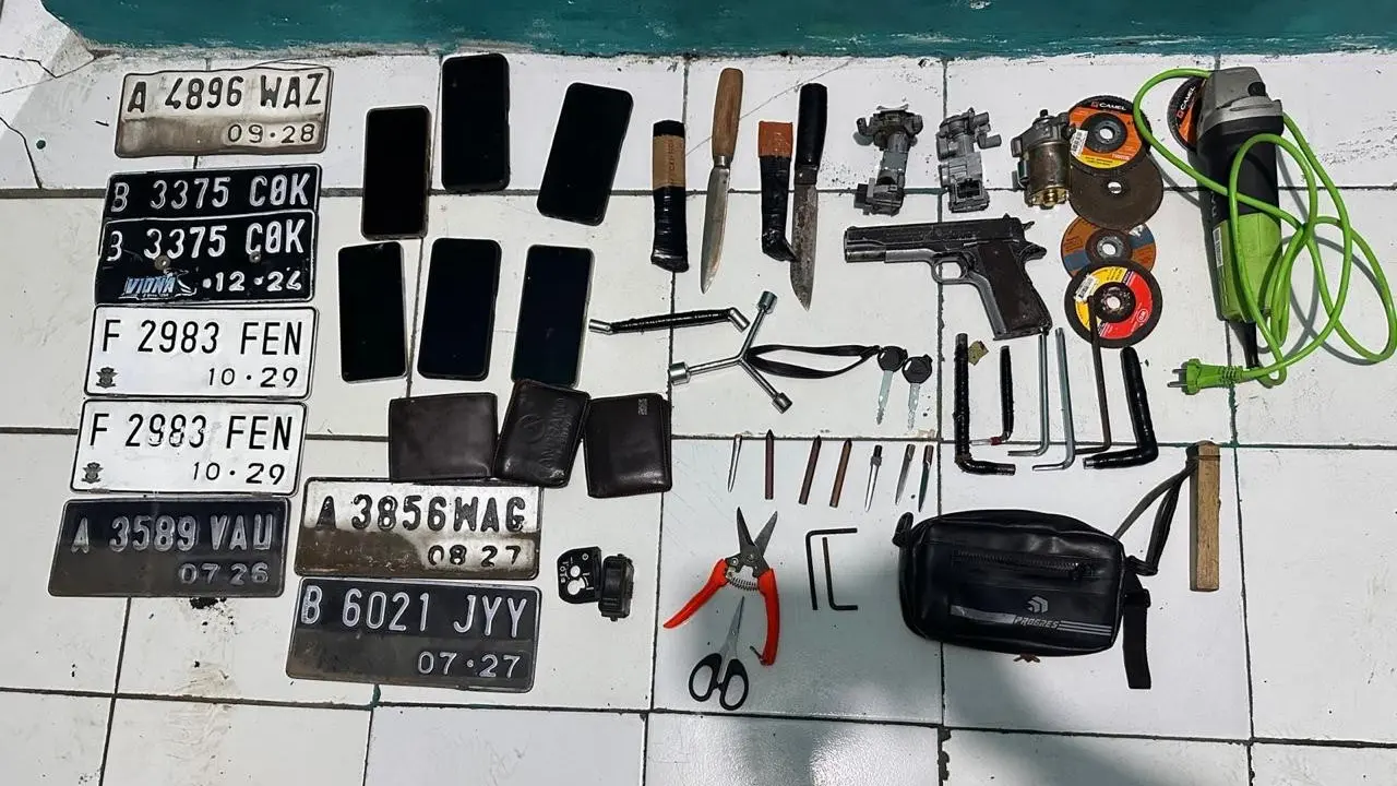 Komplotan Curanmor Ditangkap, Polisi Sita Airsoft Gun dan Senjata Tajam di Tangerang