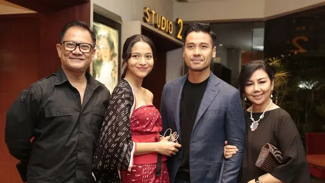 Berasal dari Thailand, Ini 5 Potret Ayah Chicco Jerikho yang Jarang Tersorot
