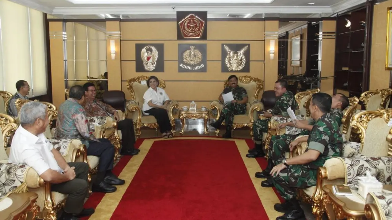 DPP Indonesian National Shipowners Association (INSA) beraudiensi dengan Panglima TNI Marsekal TNI Hadi Tjahjanto. Foto: Dok INSA