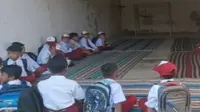 Sekolah Disegel Orang yang Mengaku Pemilik Lahan, Ratusan Siswa SD di Pamekasan Numpang Belajar di Rumah Warga