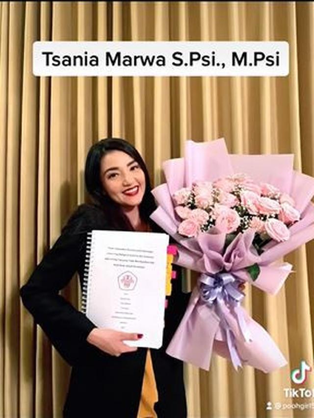 Baru Lulus S2, Ini 6 Potret Terbaru Tsania Marwa yang Terjun ke Dunia Politik