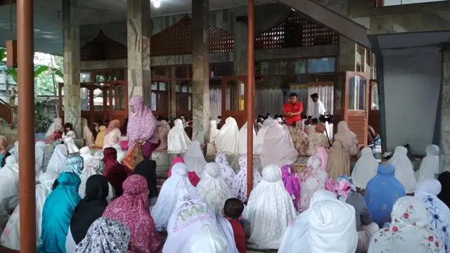 Suasana salat Id di DPP Golkar