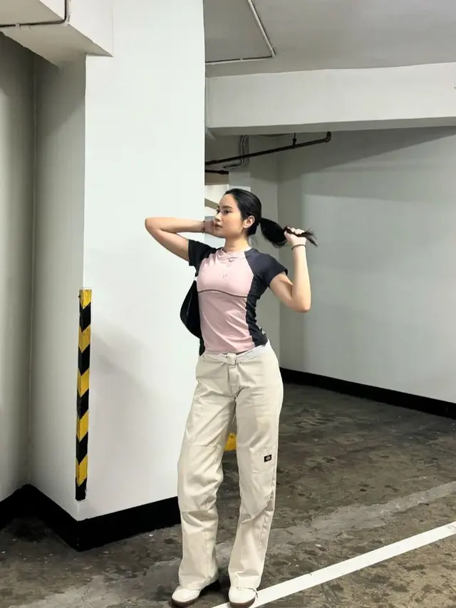 Satine Zaneta Pakai Outfit Pink (Instagram/@satinezaneta)