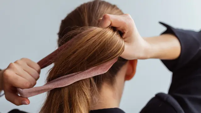 Yuk Intip! 4 Tips Merawat Rambut Sehat Buat Kamu yang Berhijab