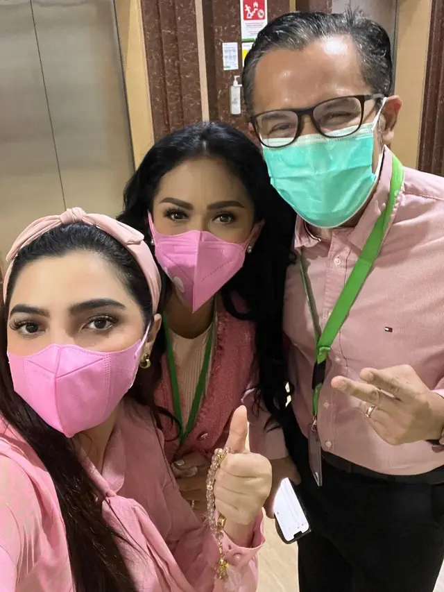 6 Potret Ashanty dan Krisdayanti Temani Aurel Jelang Melahirkan, Siap Sambut Cucu
