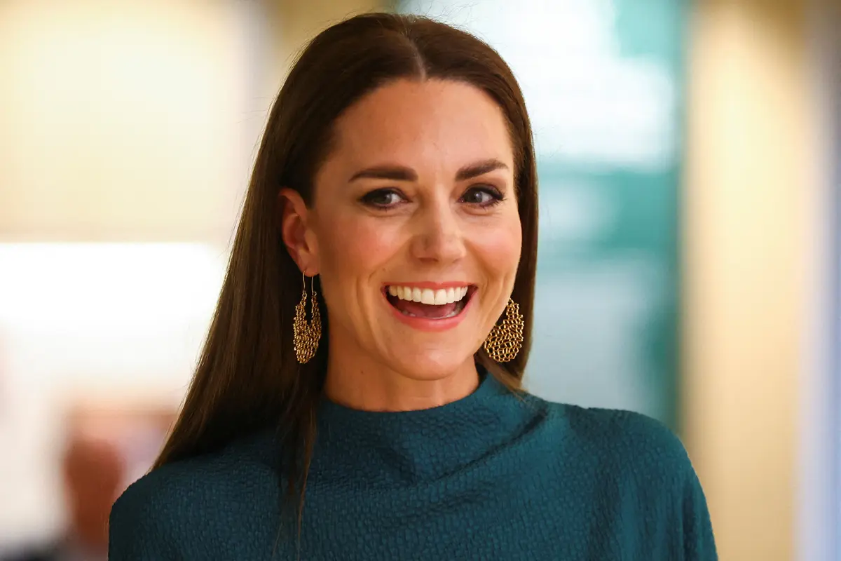 Kate Middleton Wakili Ratu Elizabeth II di Acara Penghargaan, Tampil Beda dengan Gaun Hijau Rp14 Juta