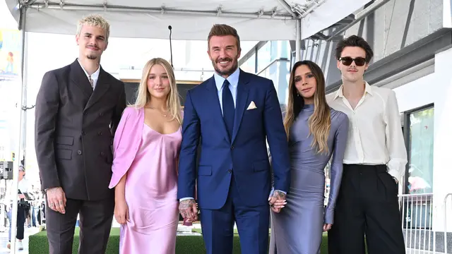 Gaya Modis David Beckham Sekeluarga Saat Terima Hollywood Walk of Fame