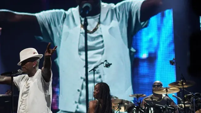 Ne-Yo (https://www.instagram.com/p/C8zaQh6sHVb/)