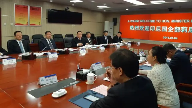 Menteri BUMN Rini Soemarno bertemu dengan Chairman Aluminum Corporation of China Ltd (Chinalco), Ge Honglin di Beijing, China, Selasa, 3 April 2018.