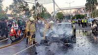Mobil sport Mustang terbakar di Jakarta Selatan. (Liputan6.com/Ady Anugrahadi)