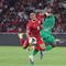 Di babak kedua, Indonesia tetap tampil agresif. Tampak dalam foto, pemain Timnas Indonesia, Ramadhan Sananta (kiri) berusaha menahan laju Mervin Lewis (Saint Kitts and Nevis) pada ajang FIFA Series 2026 di Stadion Utama Gelora Bung Karno (SUGBK), Jumat (27/3/2026) malam WIB. (Bola.com/Abdul Aziz)