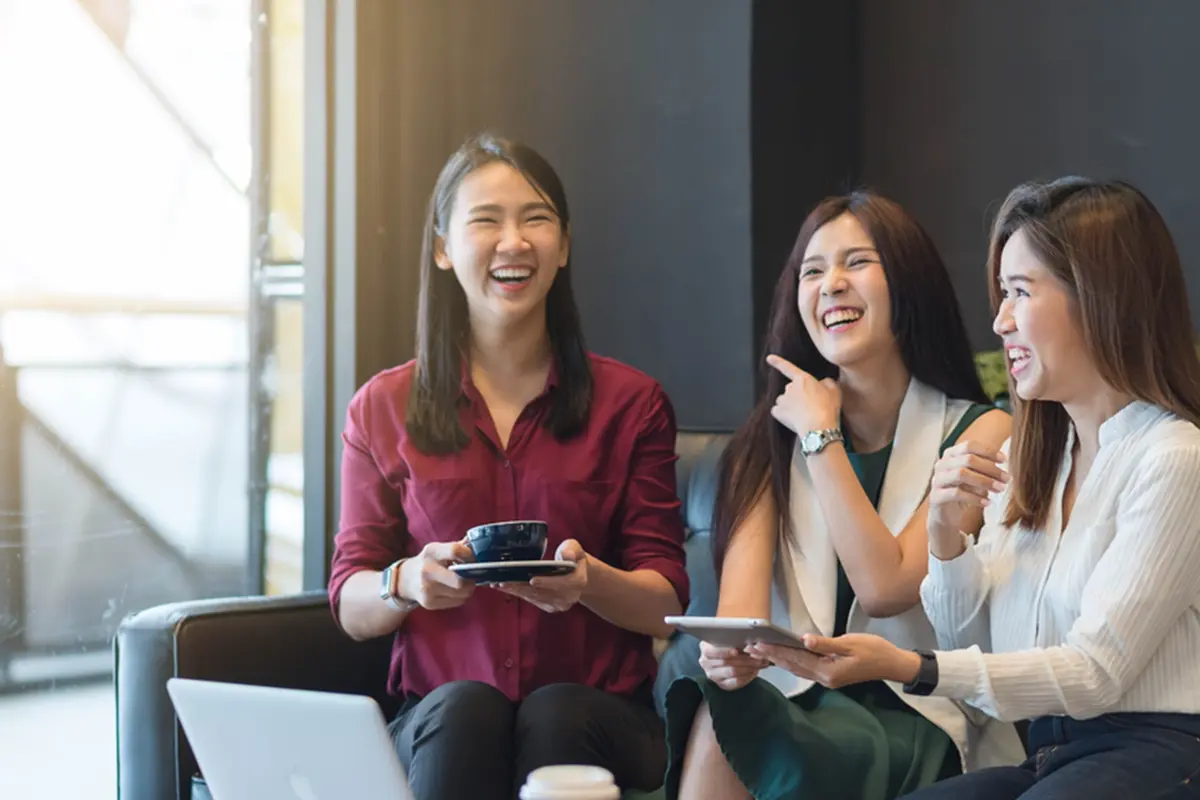 persahabatan perempuan 30an