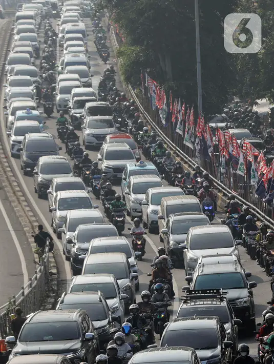 Perlu diketahui, wacana pembagian jam kerja ini sudah muncul sejak tahun lalu. Dishub DKI Jakarta membeberkan hasil analisis terkait pengaturan jam masuk kerja dalam dua sesi itu. (Liputan6.com/Herman Zakharia)