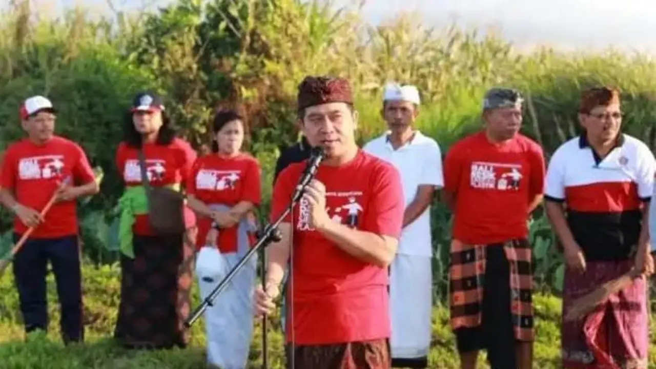 Bupati Klungkung Nyoman Suwirta