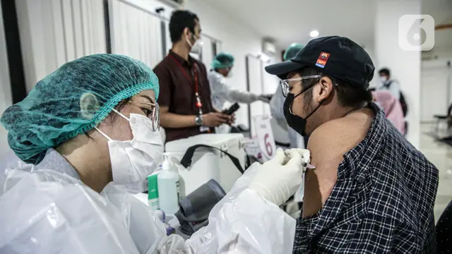 FOTO: 14.890.933 Orang Sudah Disuntik Vaksin COVID-19 Dosis Pertama