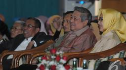 SBY ditemani Walikota Tangsel Airin Rachmi Diany saat acara Kuliah Umum "Pengalaman Mengawal Reformasi", Tangsel, Rabu (10/12/2014). (Liputan.com/Herman Zakharia)