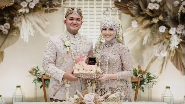 7 Potret Detail Makeup dan Busana Pernikahan Kesha Ratuliu, Pakai Adat Sunda