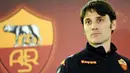 Mantan striker AS Roma Vincenzo Montella di sesi konferensi pers yang digelar di Trigoria, Roma, 22 Februari 2011. Montela diangkat sebagai pelatih baru menggantikan Claudio Ranieri AFP PHOTO / VINCENZO PINTO 