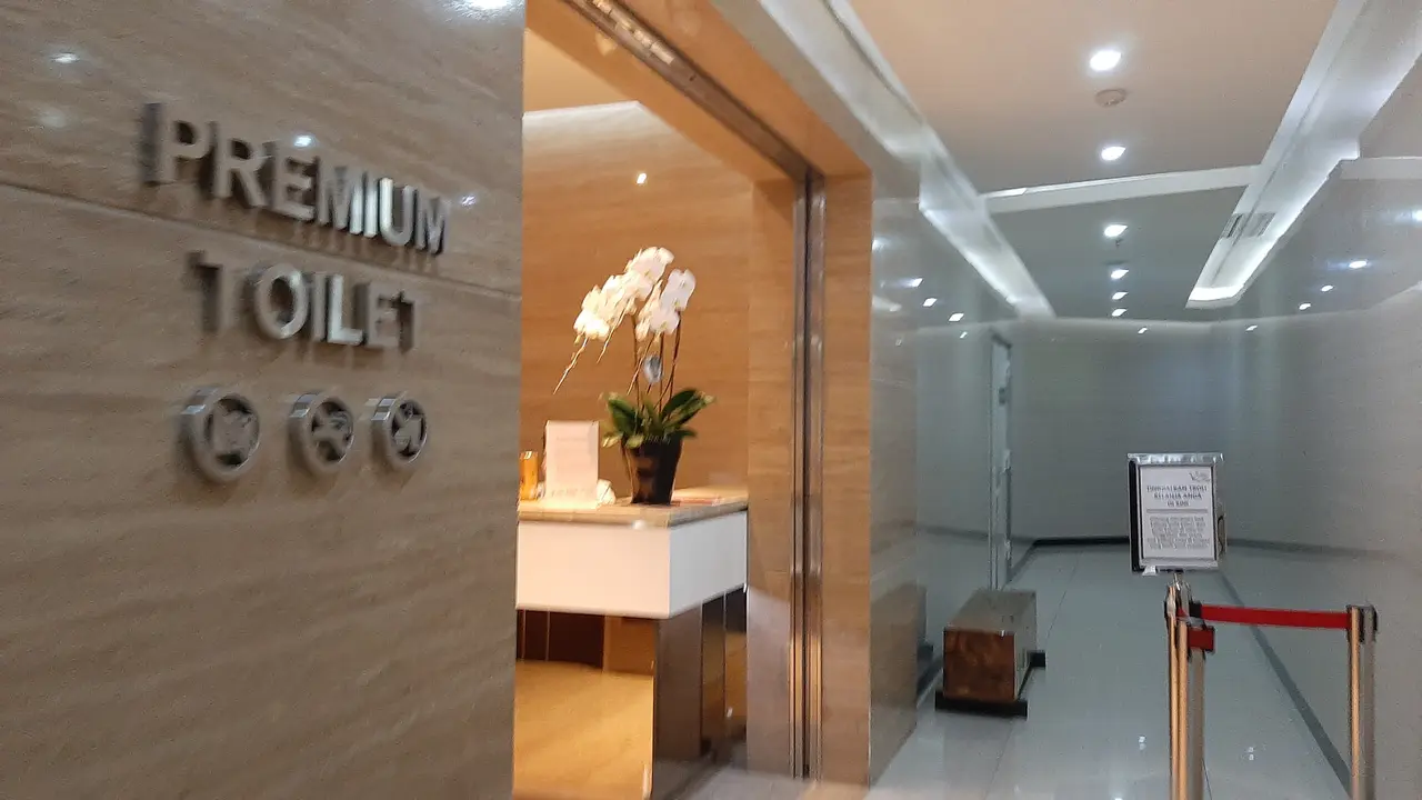 Toilet Premium di Mal Karawaci Tangerang.