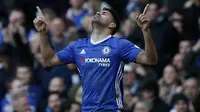 Striker Chelsea, Diego Costa, merayakan gol yang dicetaknya ke gawang West Bromwich Albion pada laga Premier League di Stadion Stamford Bridge, Inggris, Minggu (11/12/2016). (AFP/Adrian Dennis)