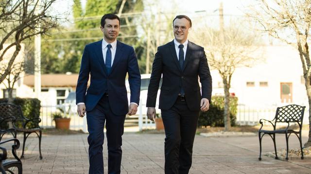 Calon menhub AS Pete Buttigieg dan suaminya Chasten.