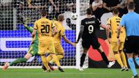 Penyerang Juventus asal Serbia #09, Dusan Vlahovic, mencetak gol ketiga timnya dalam pertandingan putaran pertama Liga Champions UEFA antara Juventus dan Borussia Dortmund di Stadion Allianz, Turin, Italia utara, Rabu (17-9-2025) dini hari WIB. (Marco BERTORELLO/AFP)