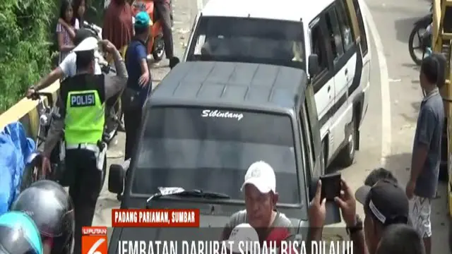 Jembatan darurat yang menghubungkan Padang-Pekanbaru, Sumatra Barat, sudah bisa dilewati kendaraan roda empat hingga roda enam.