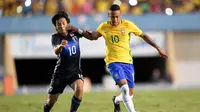 Shoya Nakajima saat berduel dengan Neymar (dok AFC)