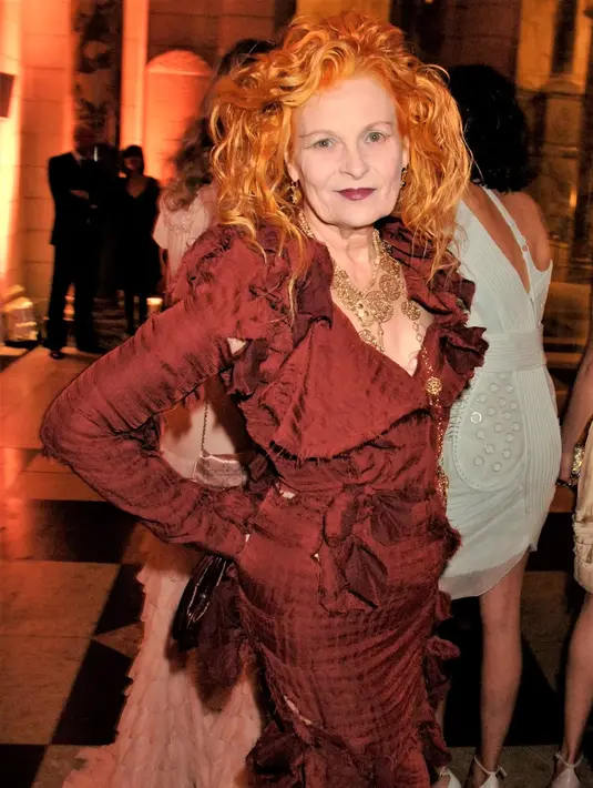 <p>Vivienne Westwood di acara pembukaan &ldquo;The Golden Age of Couture" tahun 2007. Foto: Vogue.</p>