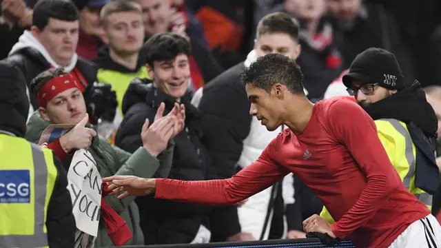 Foto: MU Ditahan Imbang Leeds United di Liga Inggris, Varane Cetak Gol Bunuh Diri