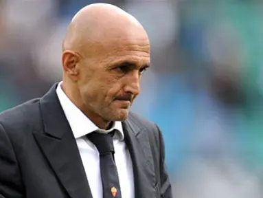 AS Roma&#039;s coach Luciano Spalletti leaves the pitch after his team was defeated by Siena 1-0 during their Italian Serie A football match on October 5, 2008 at Siena&#039;s Artemio Franchi Stadium. AFP PHOTO / FILIPPO MONTEFORTE 