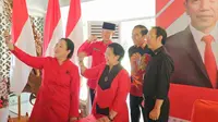 Ketua Umum PDIP Megawati Soekarnoputri telah mengumumkan nama Ganjar Pranowo untuk diusung maju sebagai Capres dalam Pilpres 2024.&nbsp;Penetapan itu digelar di Istana Batutulis, Bogor yang juga dihadir oleh Presiden Joko Widodo atau Jokowi, Jumat (21/4/2023). (Foto:&nbsp;Dokumentasi DPP PDIP)