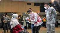 Menhub Budi Karya Sumadi melakukan kunjungan ke Posko Crisis Center bagi Keluarga Korban Sriwijaya Air SJ-182 di Terminal 2D Bandara Internasional Soekarno Hatta, Tangerang, Senin (11/1/2021). (Dok Kemenhub)