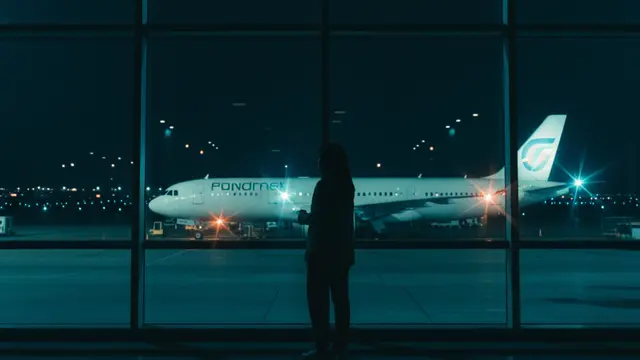 7 Prompt Gemini AI Edit Foto di Bandara: Tampilan Chic, Sinematik dan Siap Travel