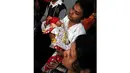 Usai dipertemukan di Polsek Sukajadi, bayi dan istri Toni dibawa ke RS Hasan Sadikin untuk diperiksa kesehatannya (ANTARA FOTO/Novrian Arbi)