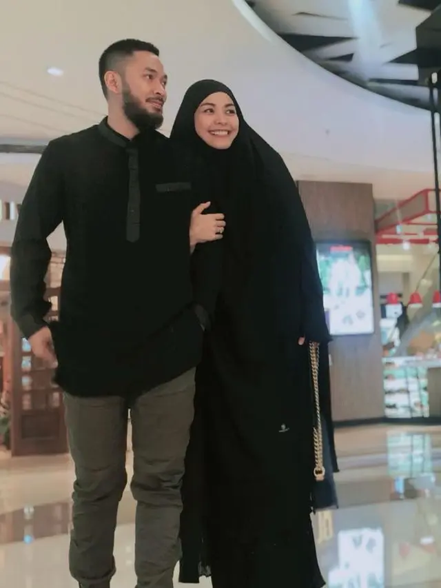 6 Potret Uki Eks NOAH dan Istri yang Kini Hamil Anak Ketiga