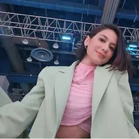 Pevita Pearce lewat media sosialnya membagikan keseruannya di Korea Selatan, ia tampak berada di event smartphone. (@pevpearce)