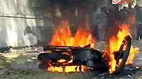 Sepeda Motor Meledak, Kakek-Cucu Terbakar