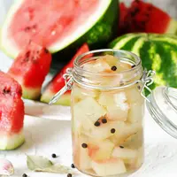 ilustrasi manis kulit semangka/copyright by Lyudmila Mikhailovskaya from Shutterstock