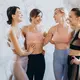 Saatnya tampil effortless dengan sport outfit yang multifungsi. [Dok/Pexels.com/Elina Fairytale].