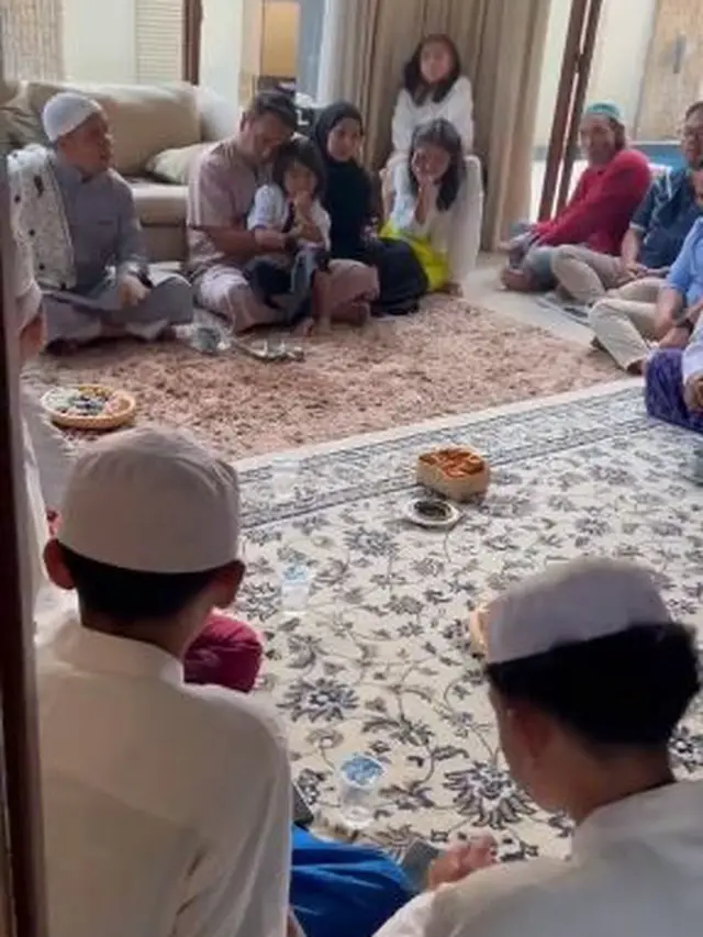 Meisya SIregar dan Bebi Romeo berangkat haji (Instagram/meisya__siregar)