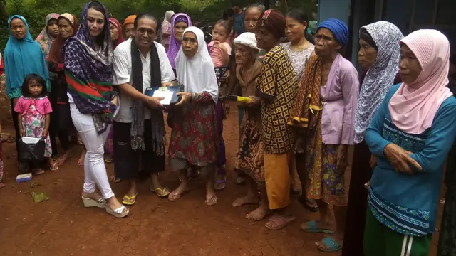 Ratu Bidadari bersama 53 janda lanjut usia